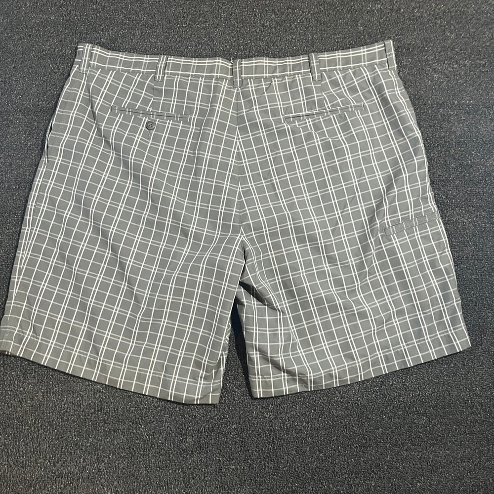 PGA Tour Mens Grey White Plaid Golf Shorts Size 42 Windowpane Performance Active - Picture 9 of 10